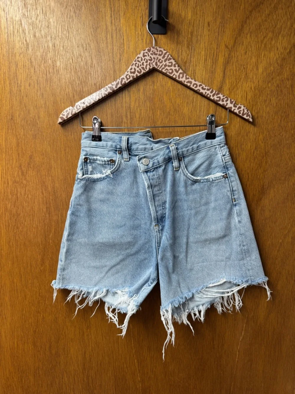 AGOLDE Criss Cross Waistband Denim Jean Cutoff Shorts Jorts Light Wash Blue 24 - Picture 16 of 16